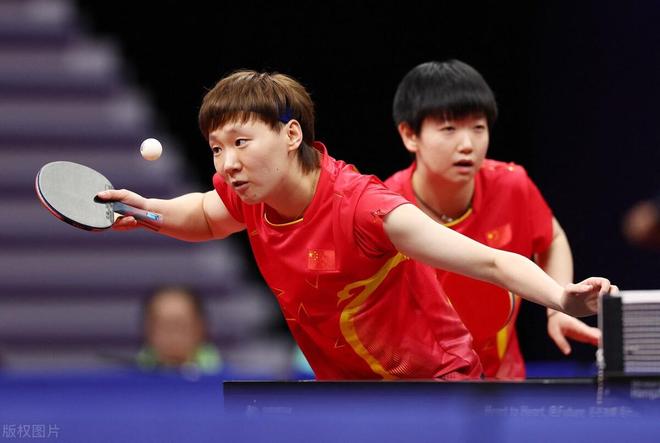 也表露出她 也表露出她